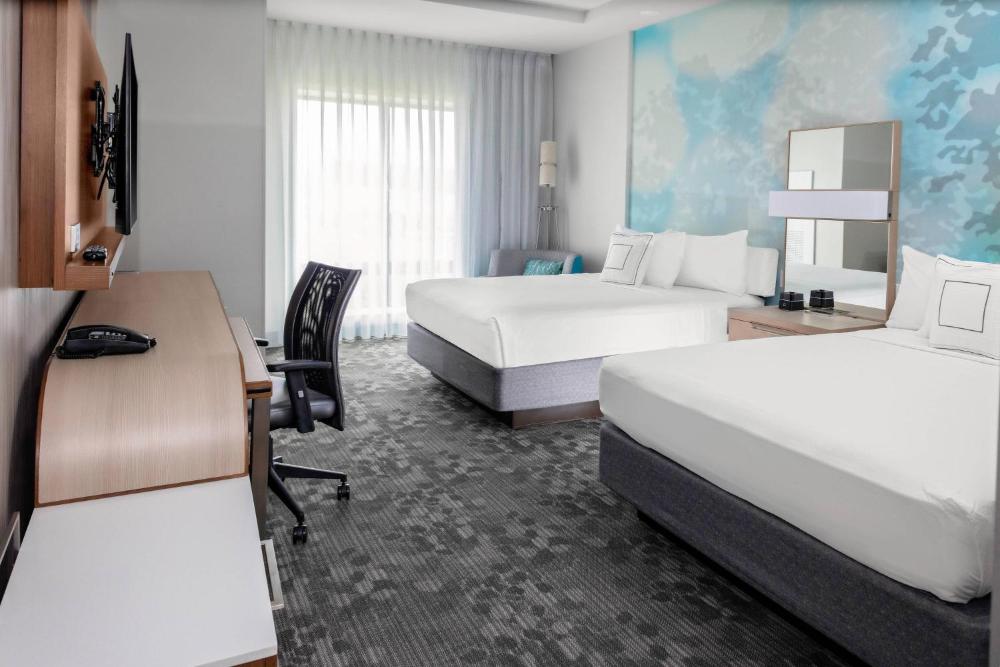 Queen Room with Two Queen Beds and Bathtub - Mobility Access interior